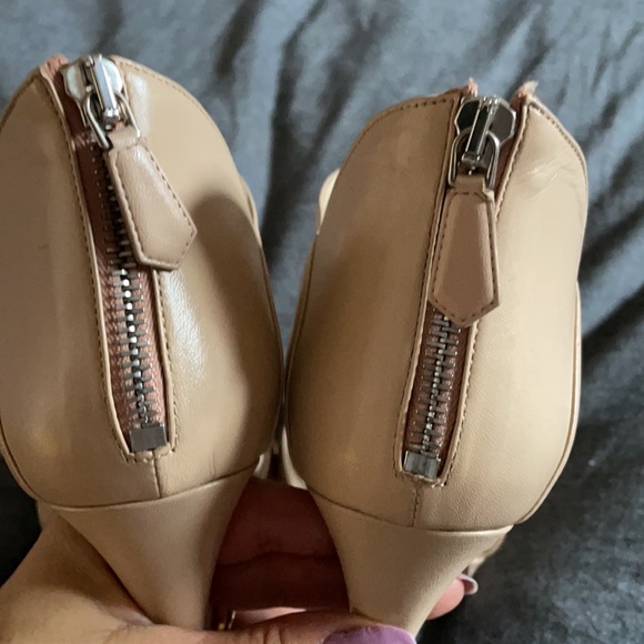 PRADA size 39. Leather. Made in Italy. Pictures tell it all - Picture 13 of 13